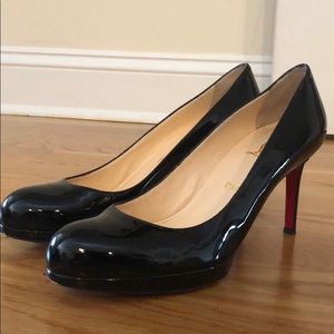 Christian Louboutin Pump 39 1/2 fits like a US 8 1/2. No box, dust bag included
